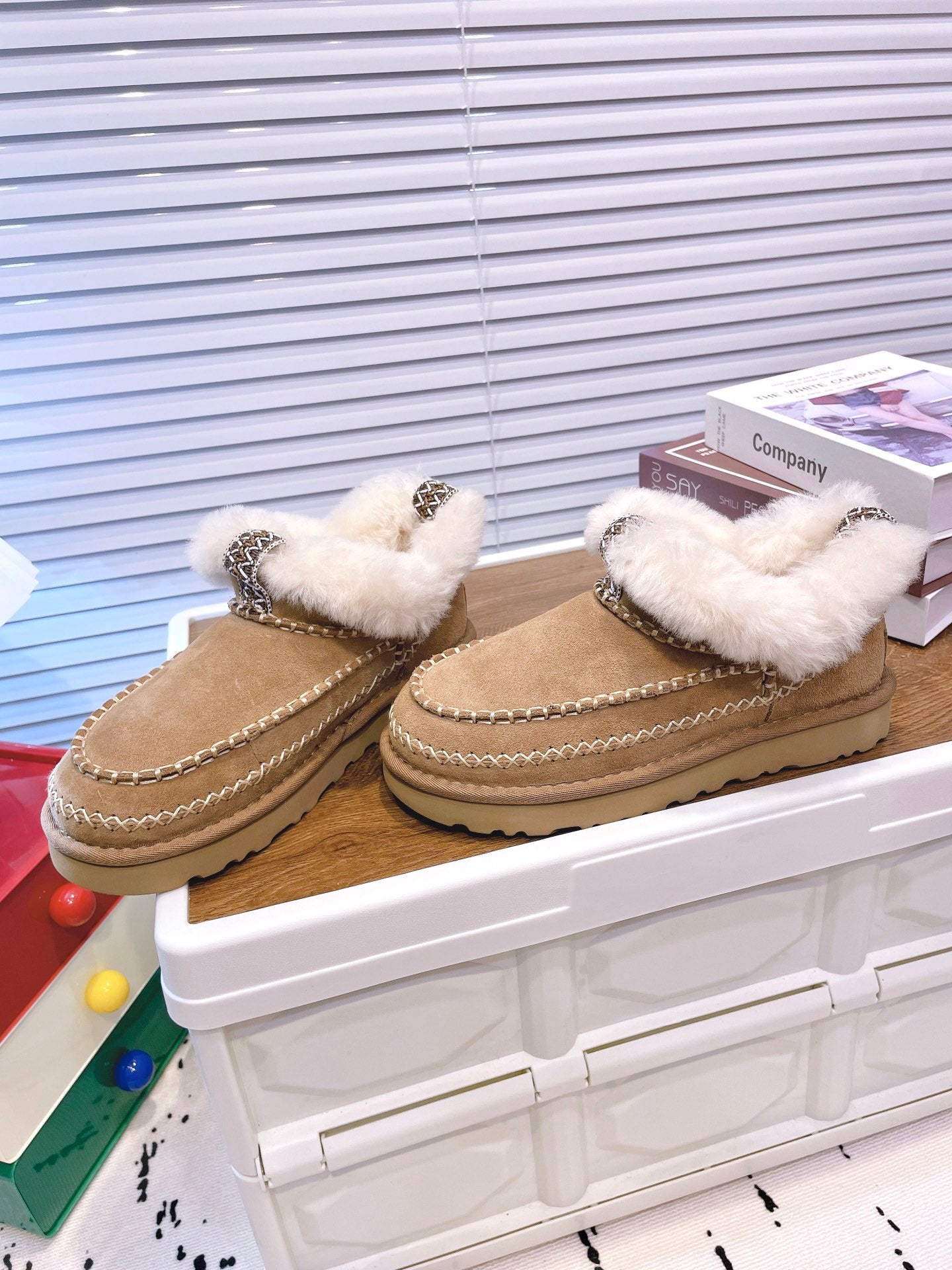 UGG