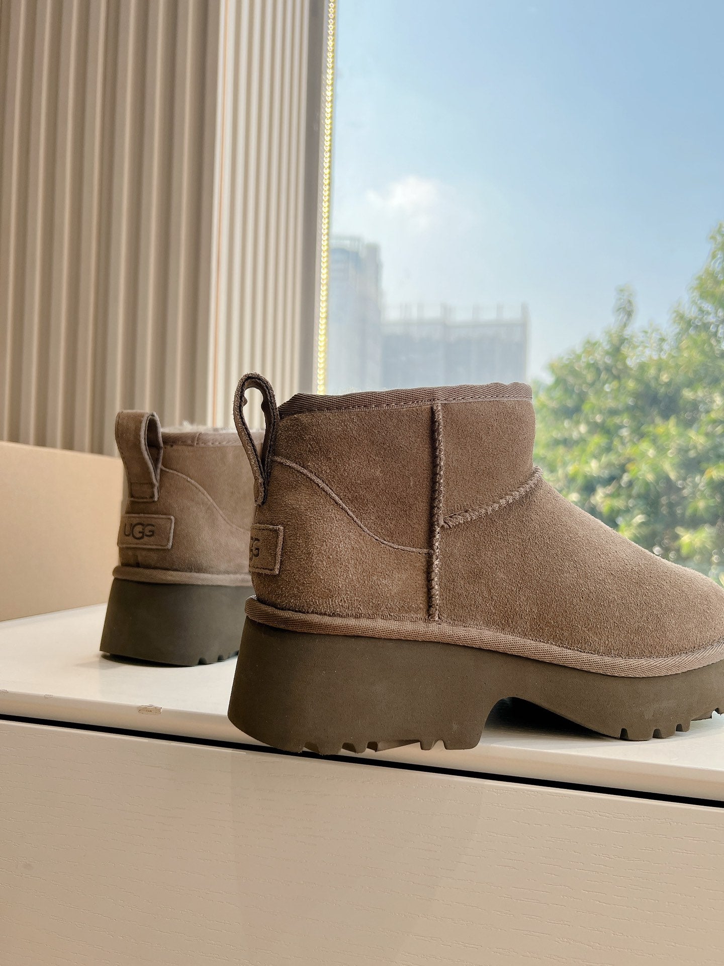 UGG