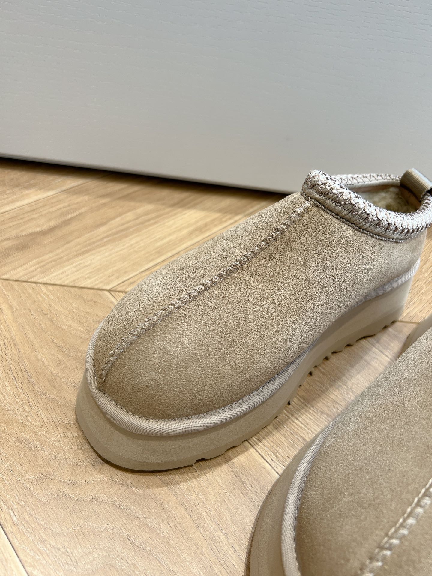 UGG