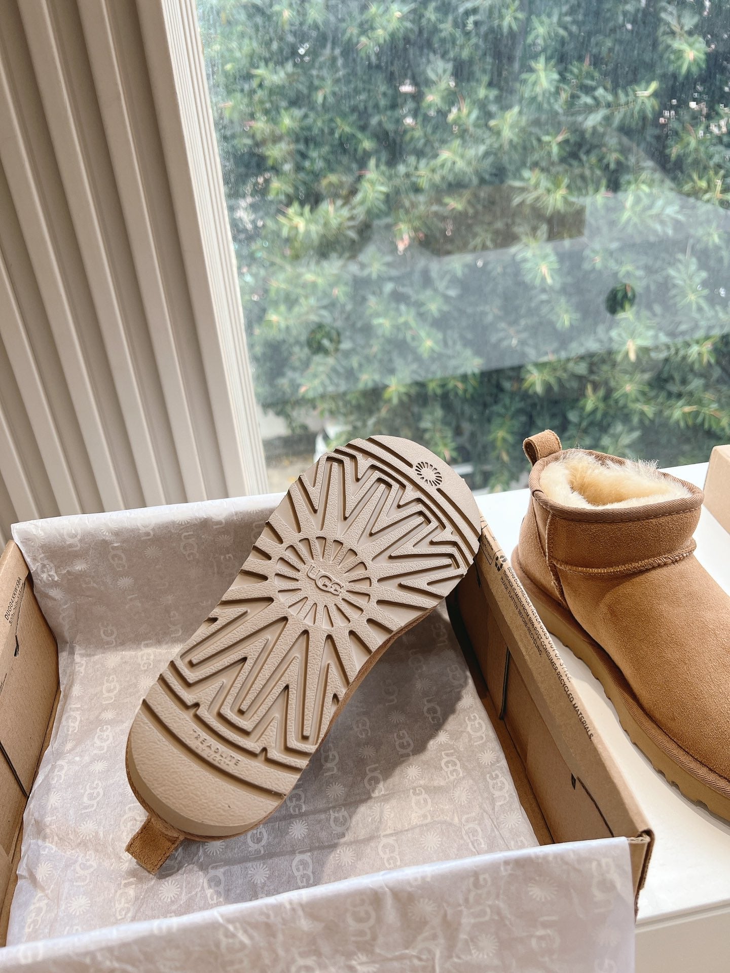 UGG