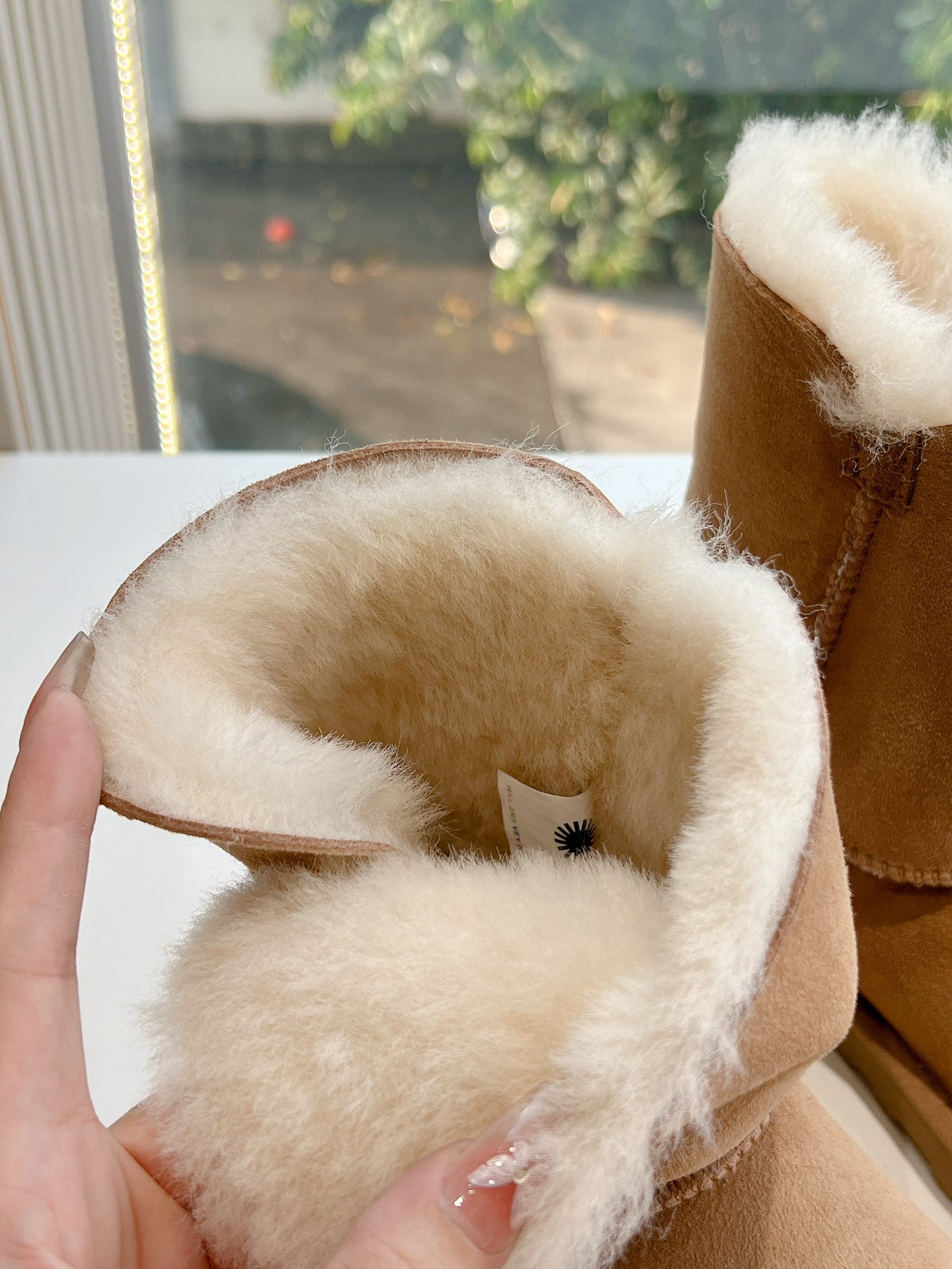 UGG
