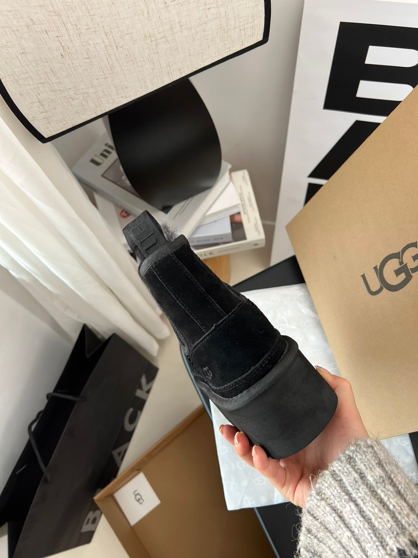UGG