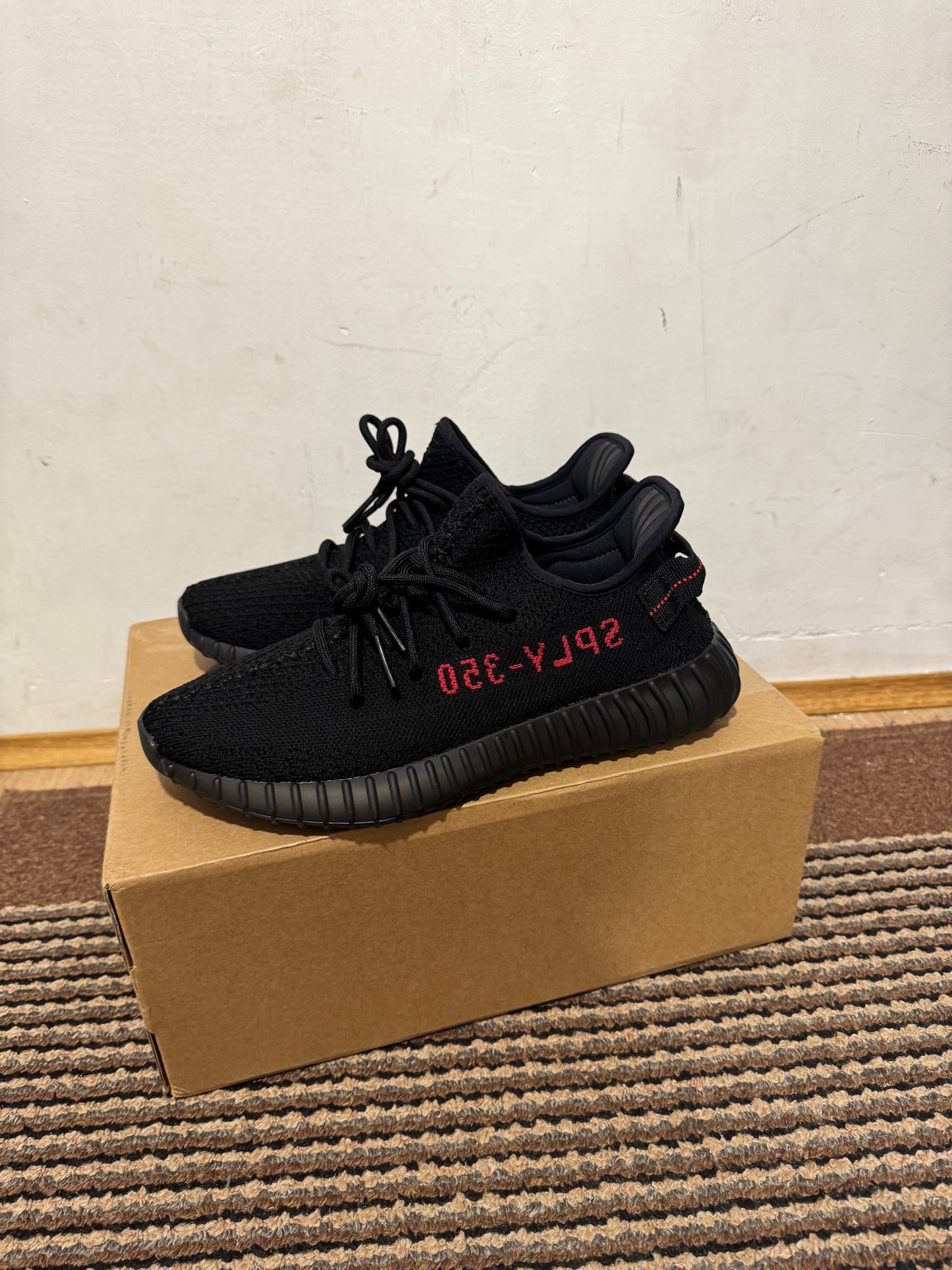 Yeezy 350 Bred Broj 37, 40,44,46(Odmah Dostupno)