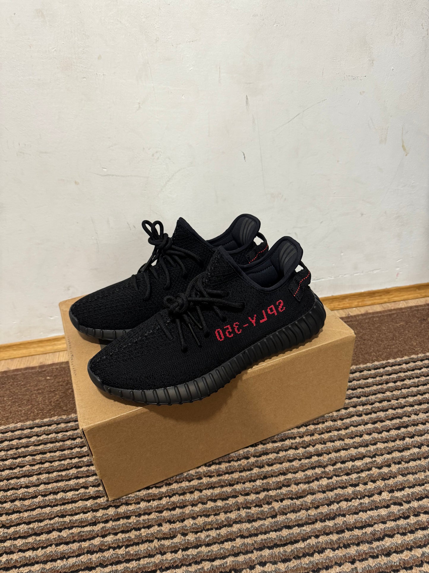 Yeezy 350 Bred Broj 37, 40,44,46(Odmah Dostupno)