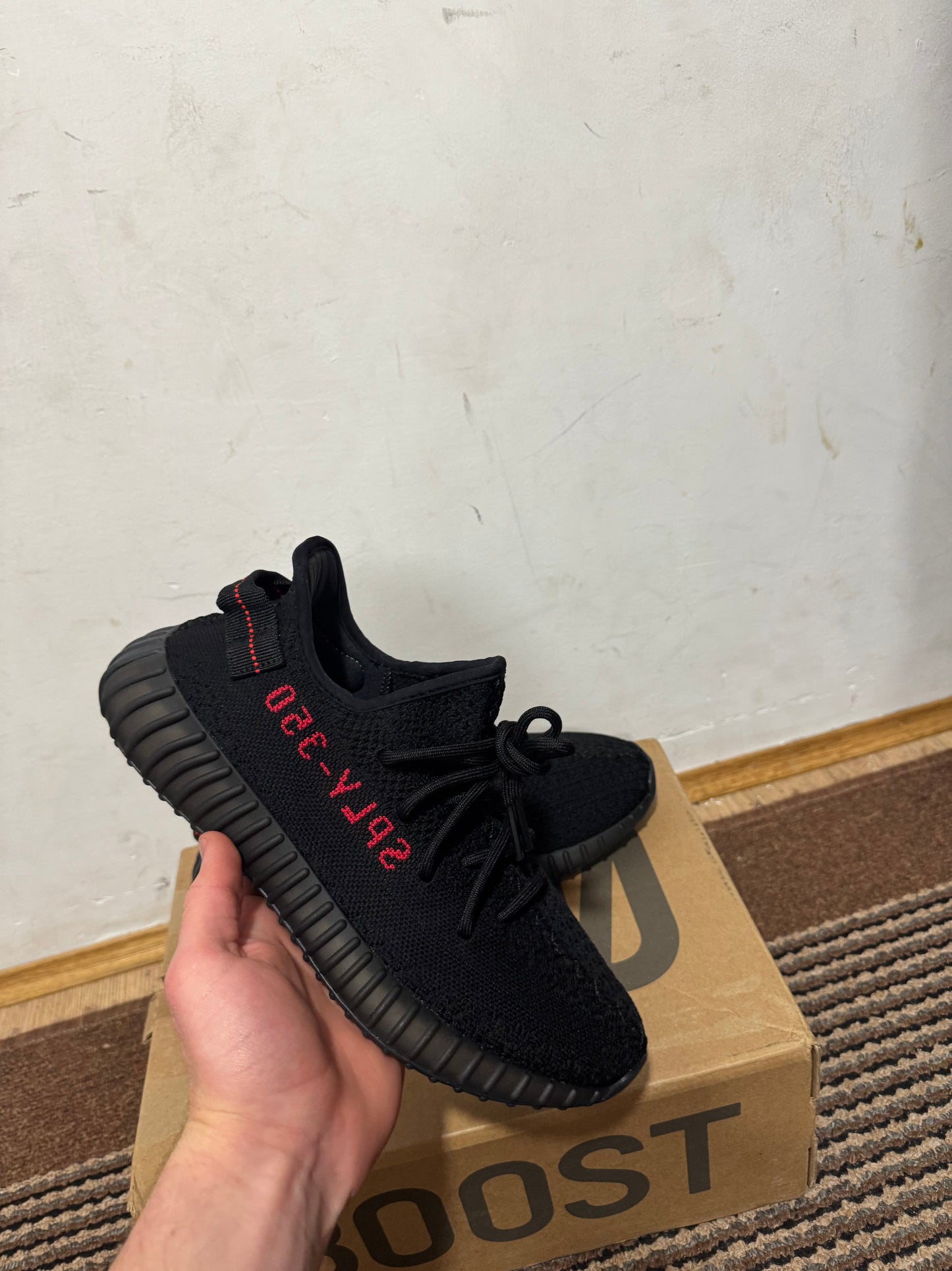 Yeezy 350 Bred Broj 37, 40,44,46(Odmah Dostupno)