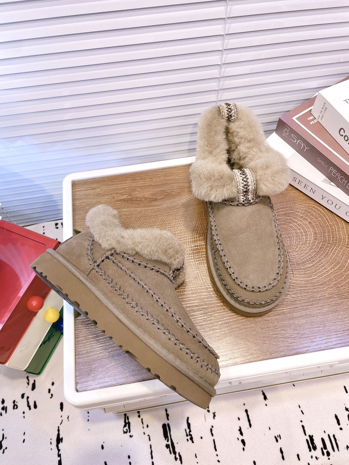 UGG
