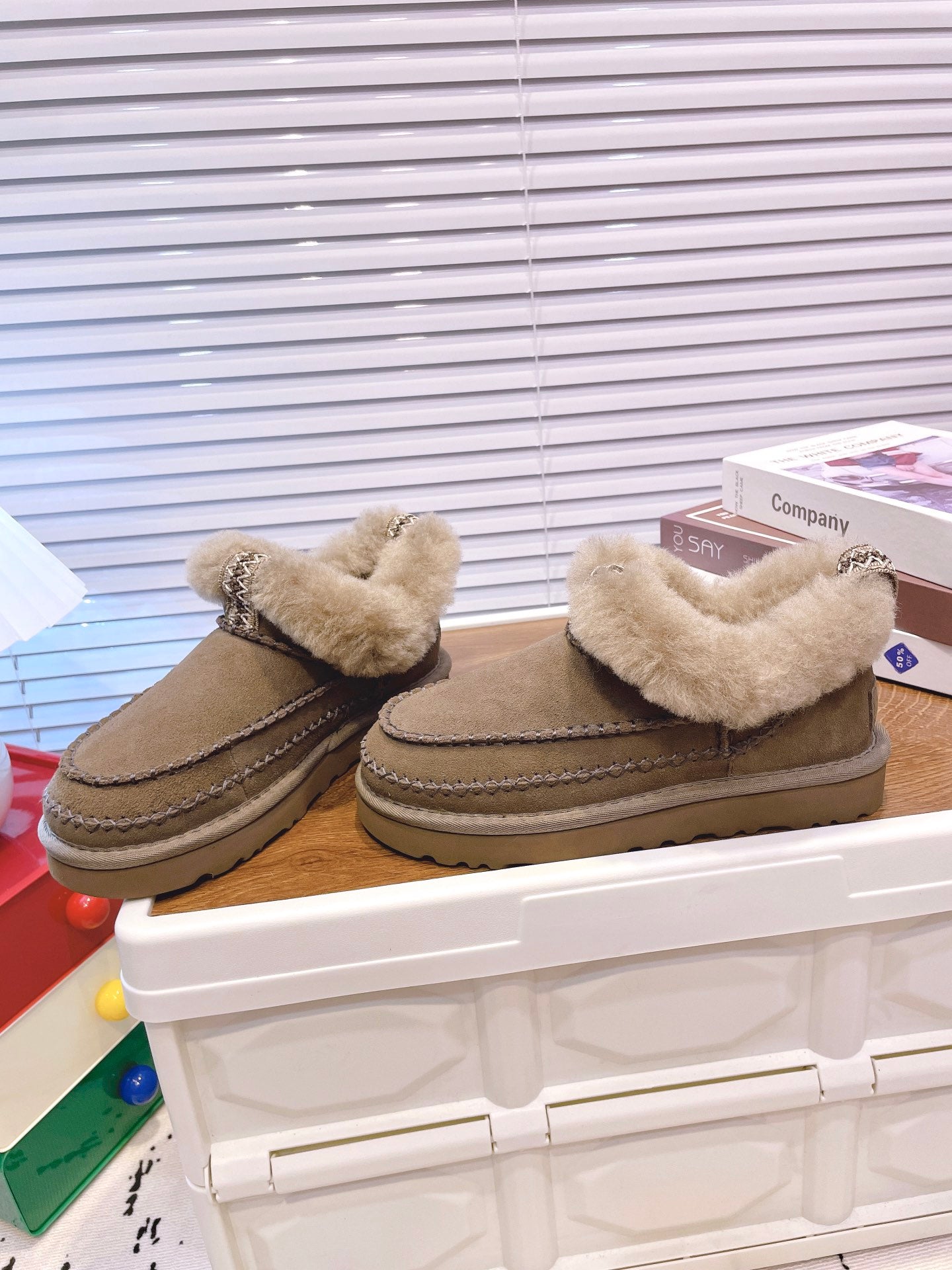 UGG
