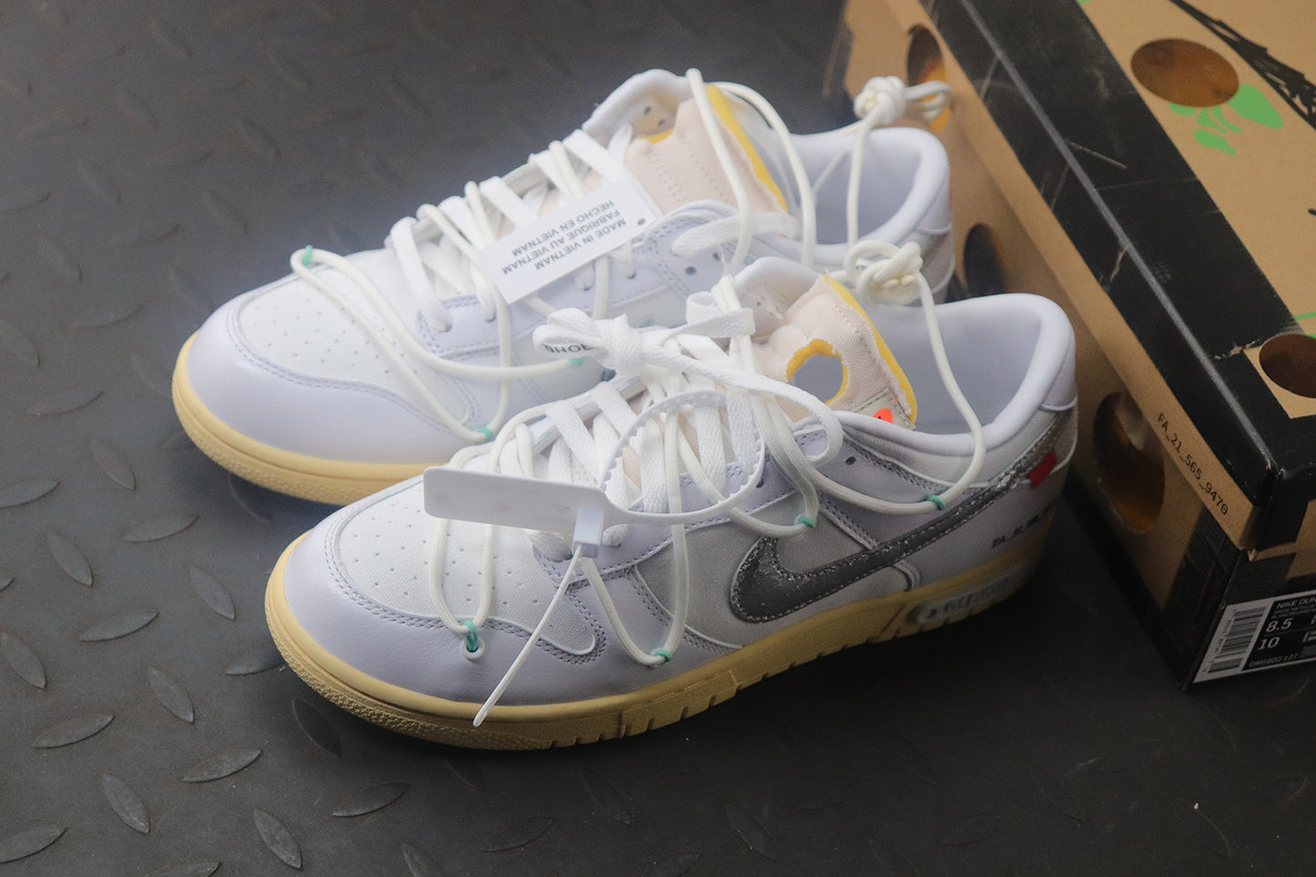 Off white dunk low lot 1