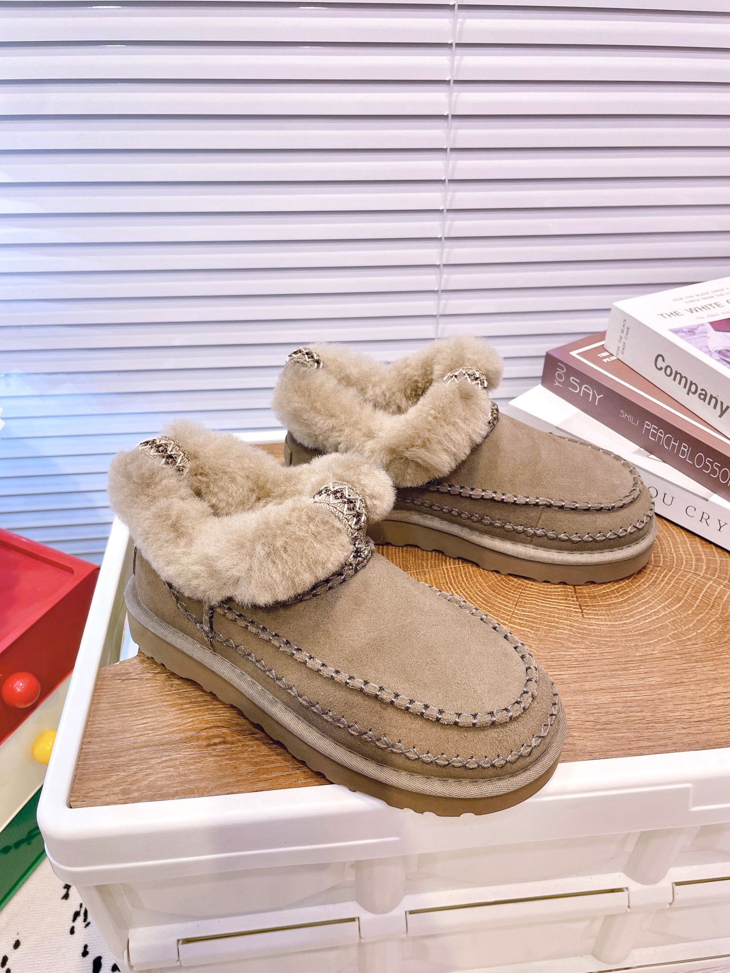 UGG