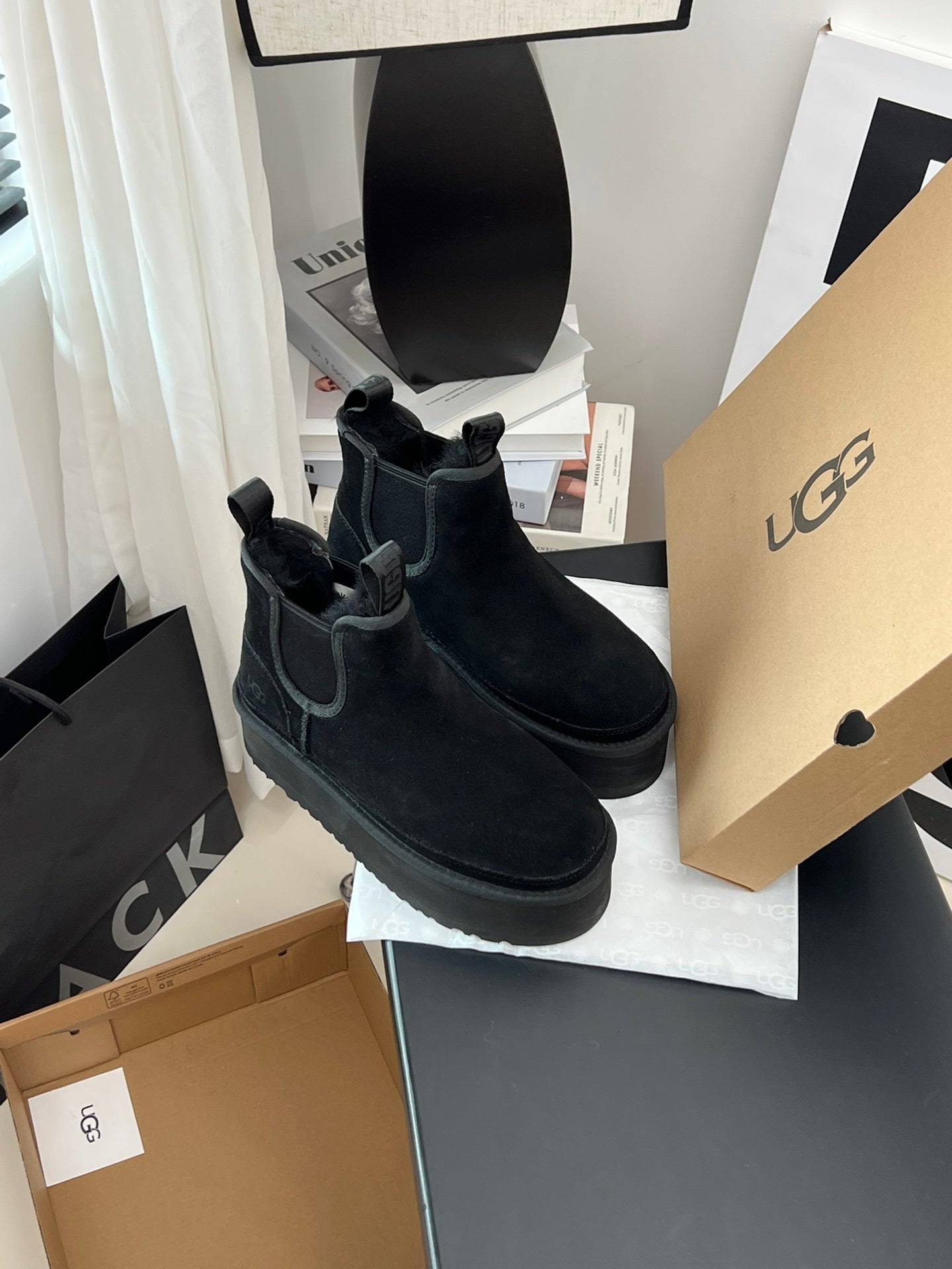 UGG