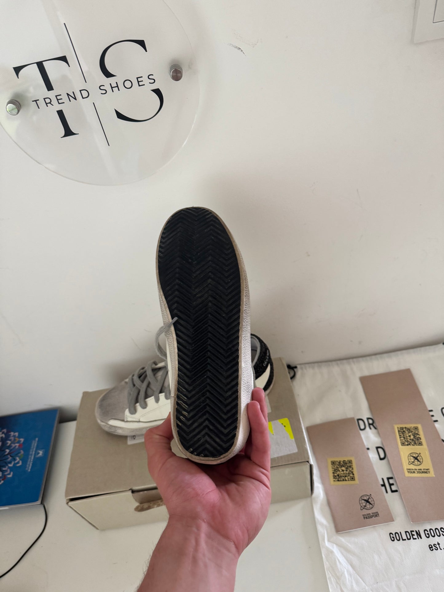 (Odmah Dostupno)Golden Goose Broj 38