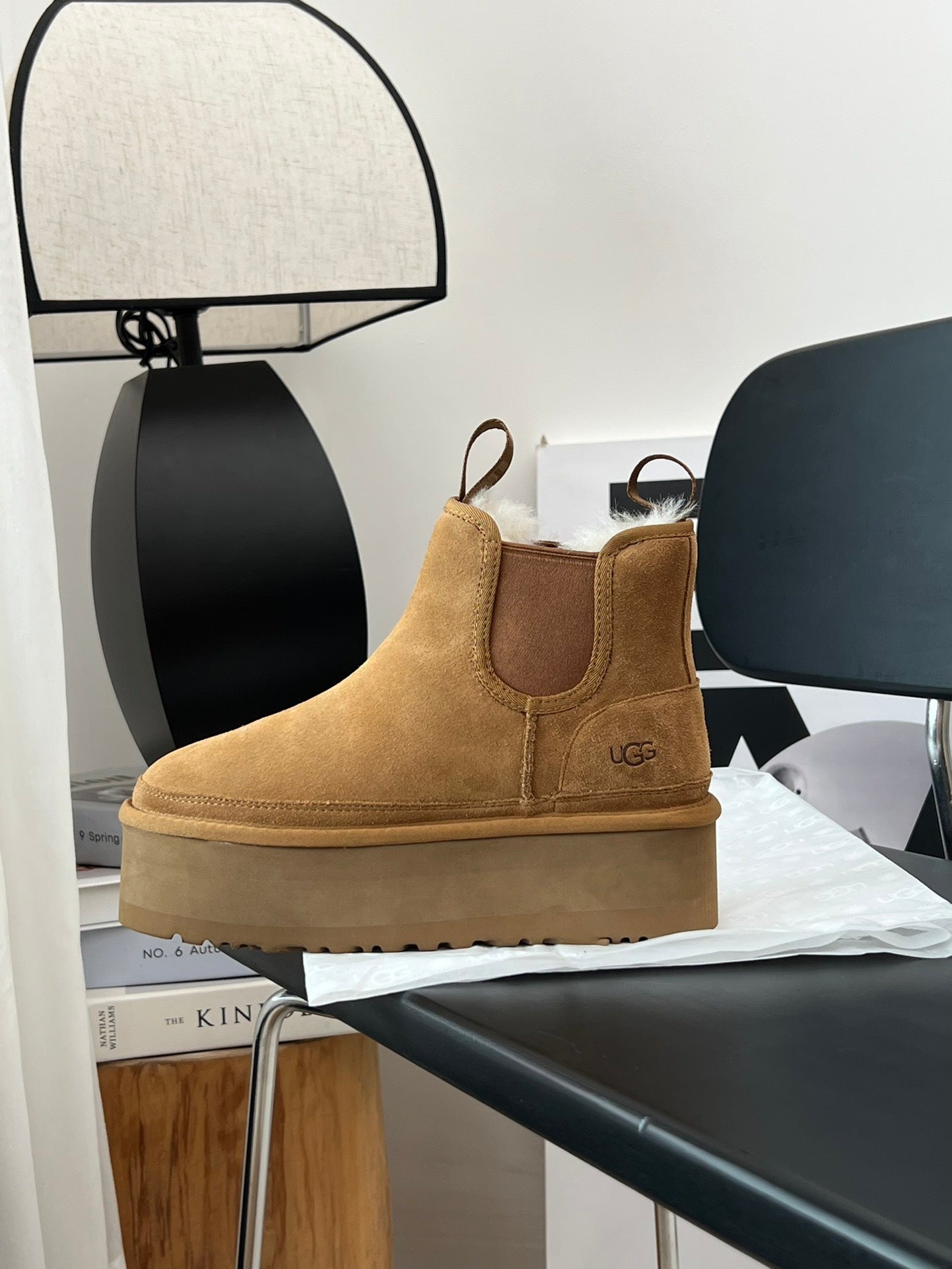 UGG