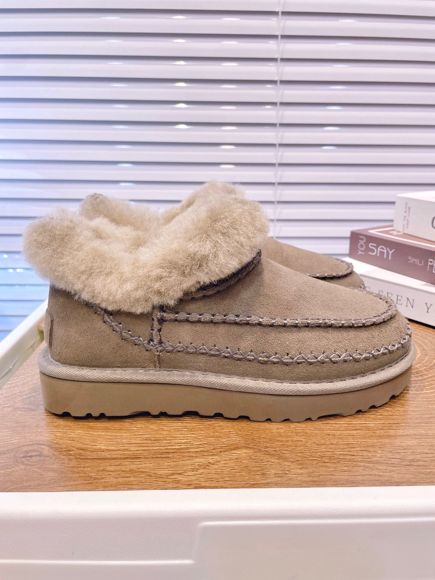 UGG