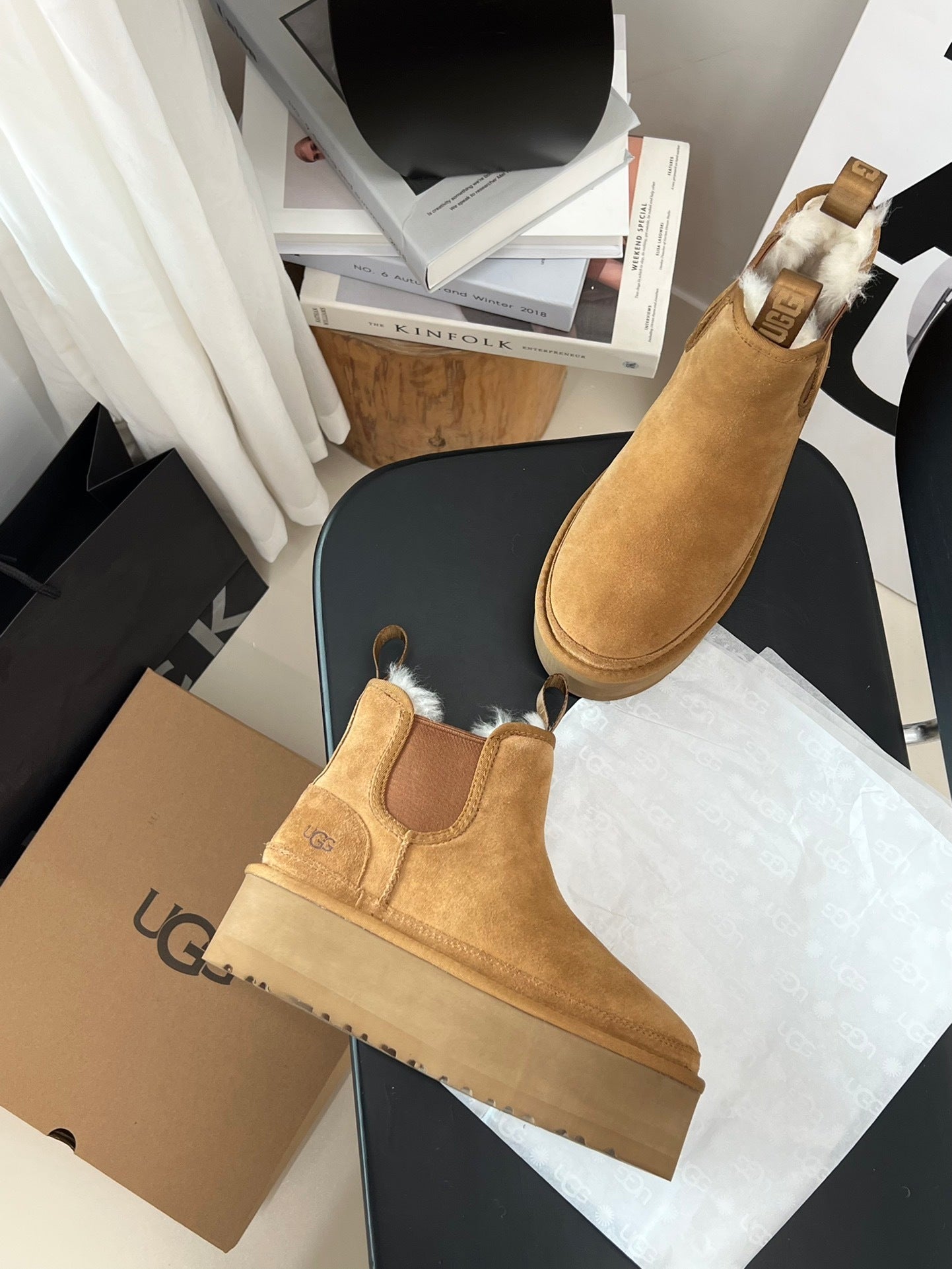UGG