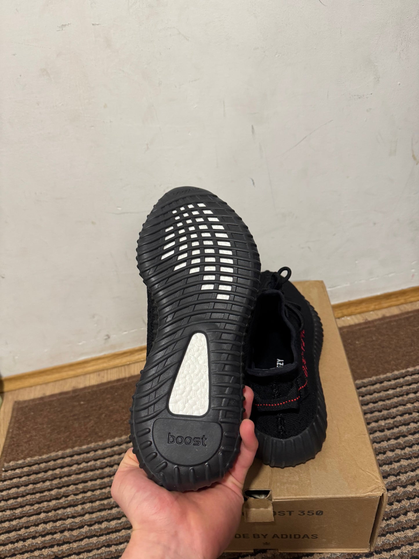 Yeezy 350 Bred Broj 37, 40,44,46(Odmah Dostupno)