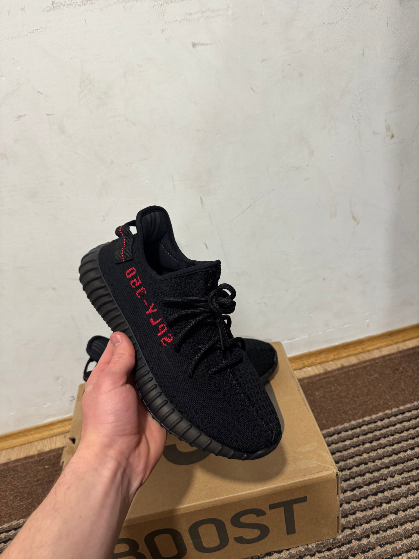Yeezy 350 Bred Broj 37, 40,44,46(Odmah Dostupno)