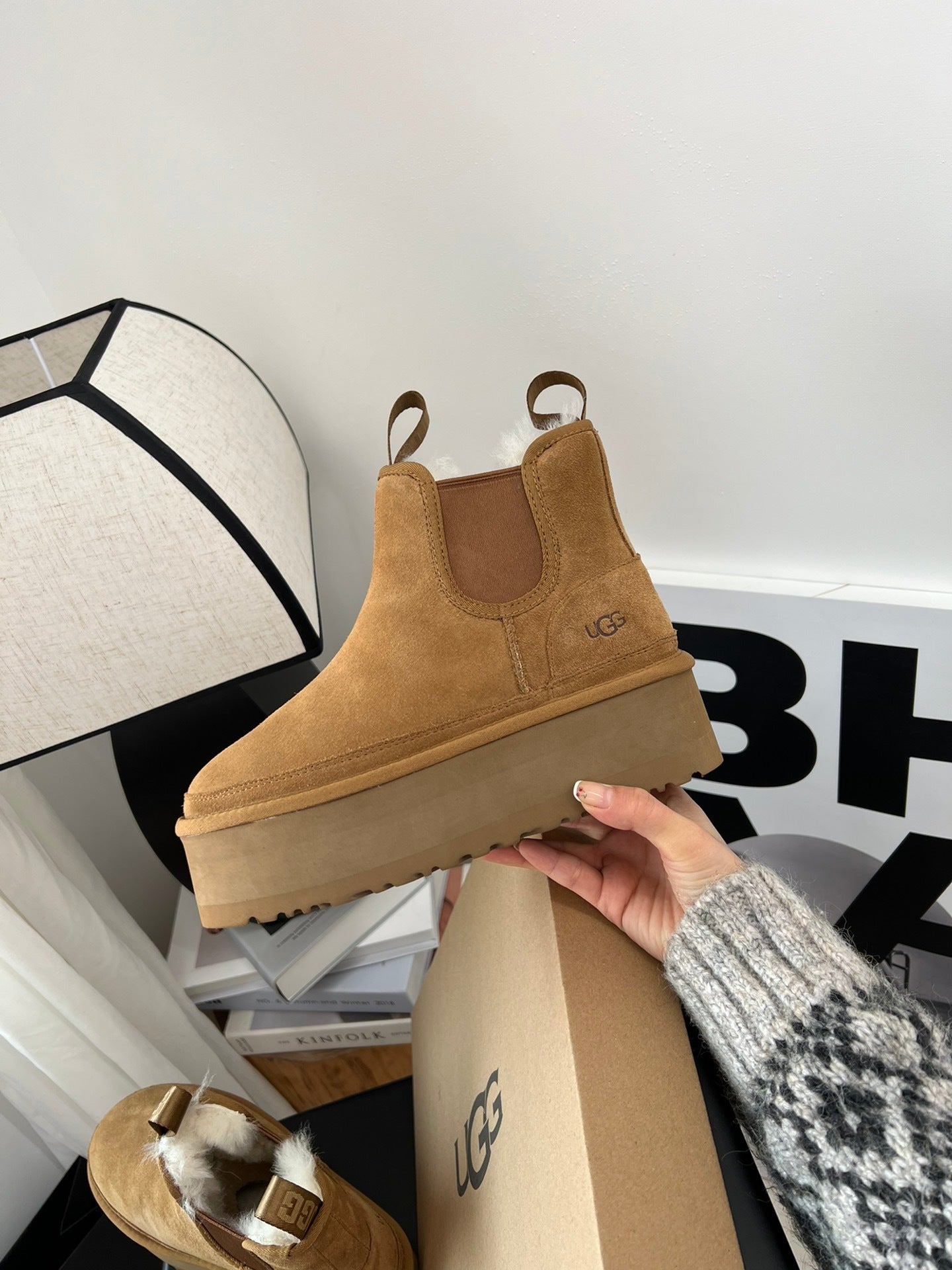 UGG