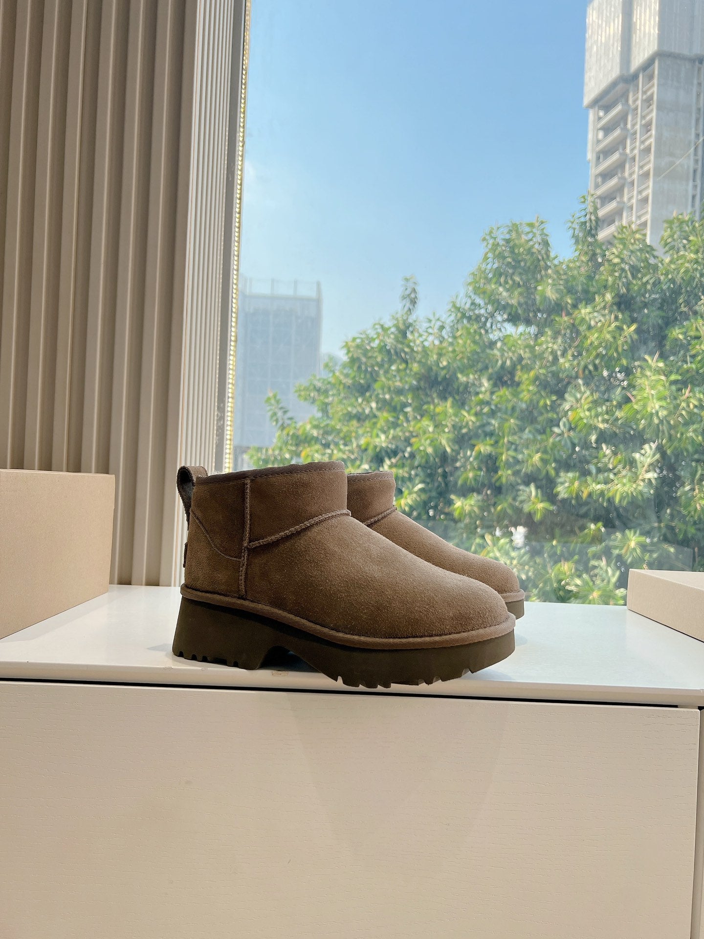 UGG