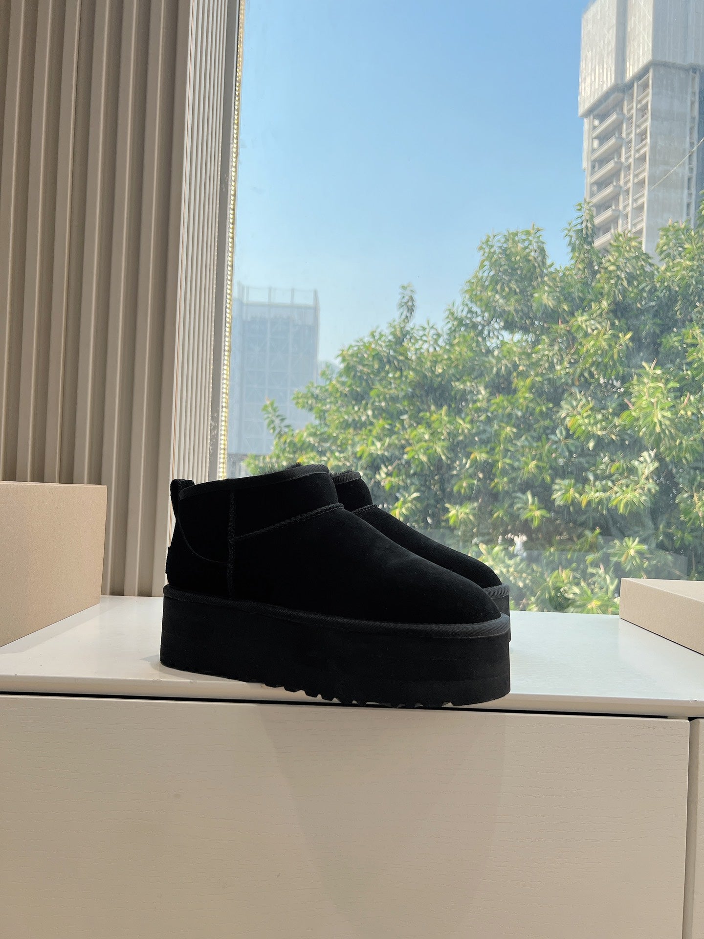 UGG