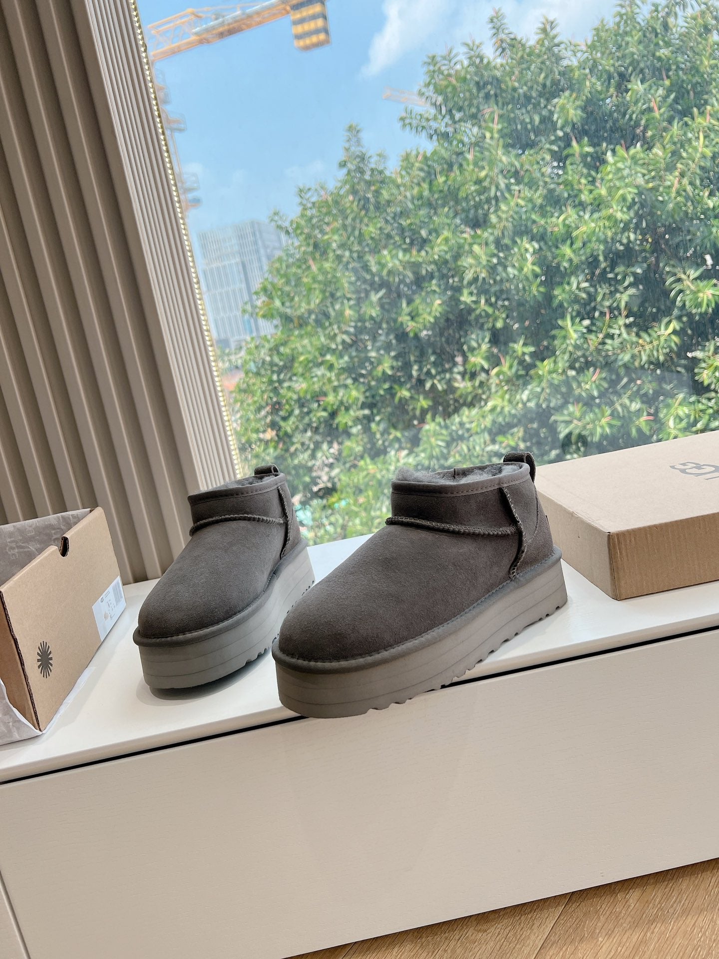 UGG
