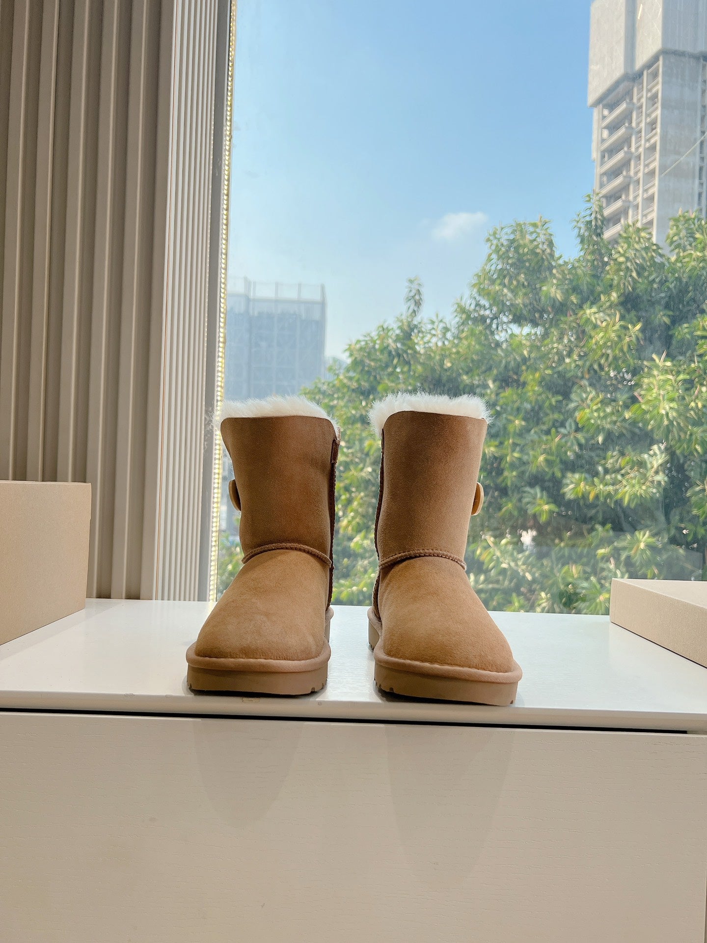 UGG