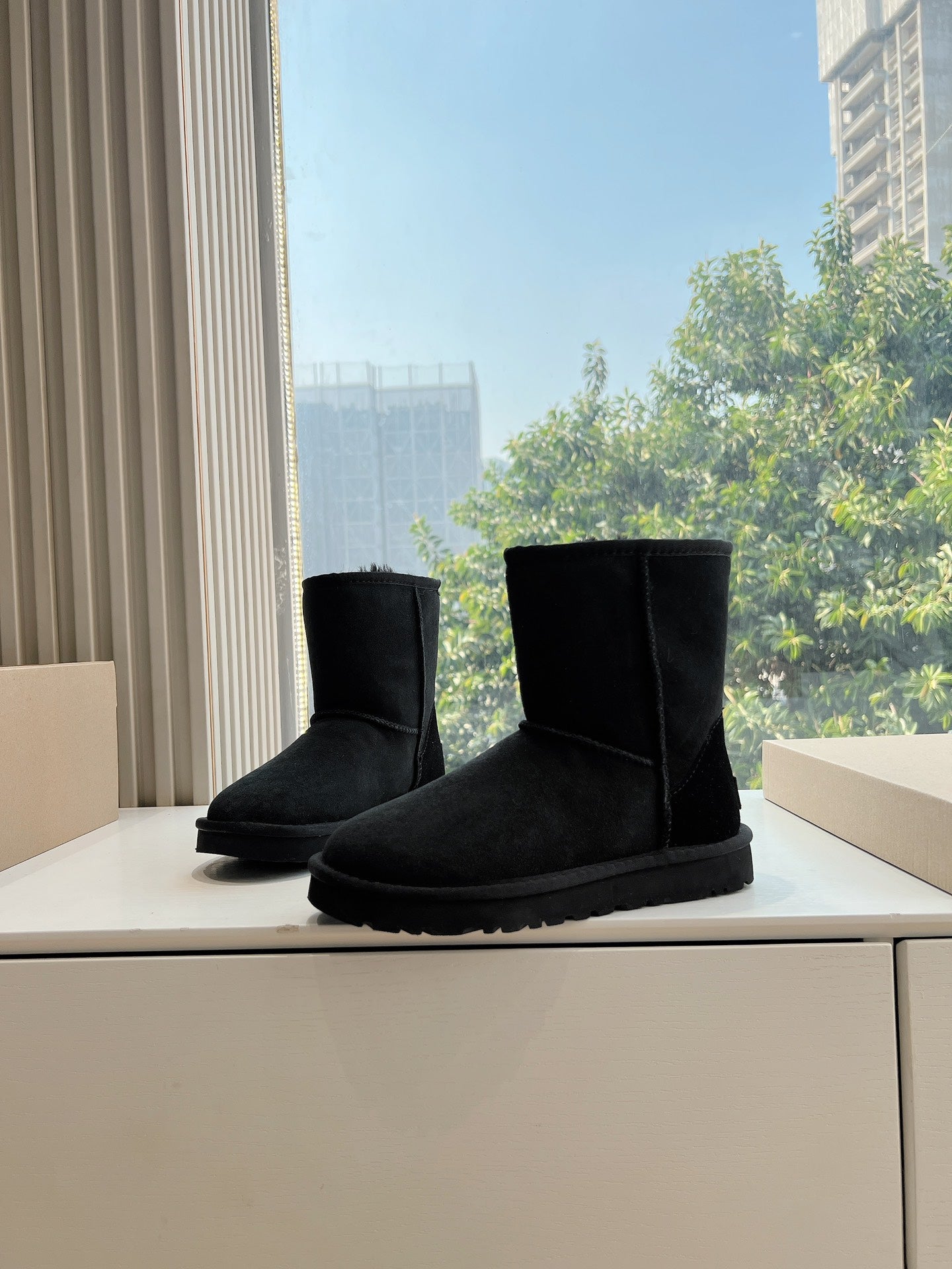 UGG
