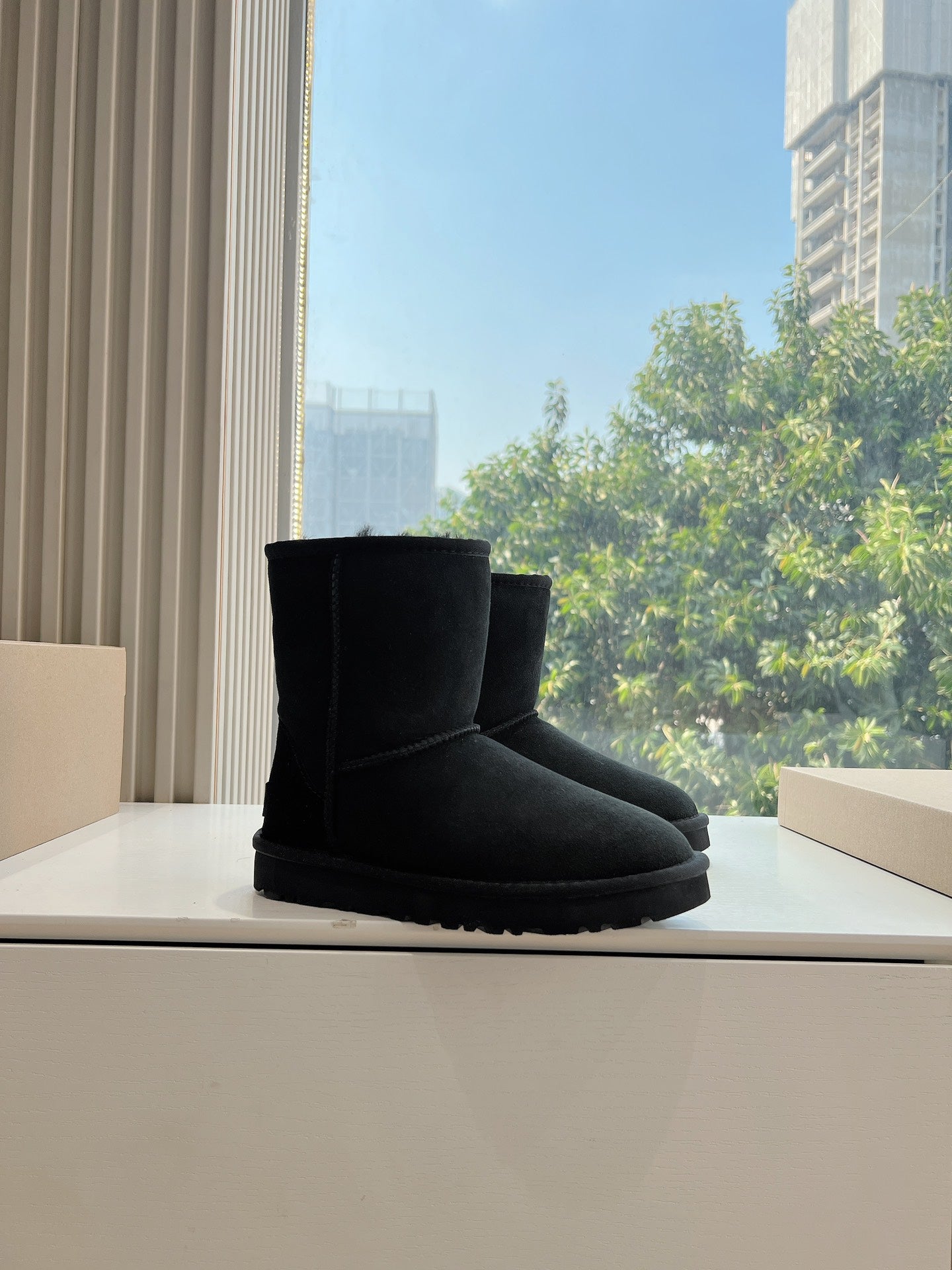 UGG
