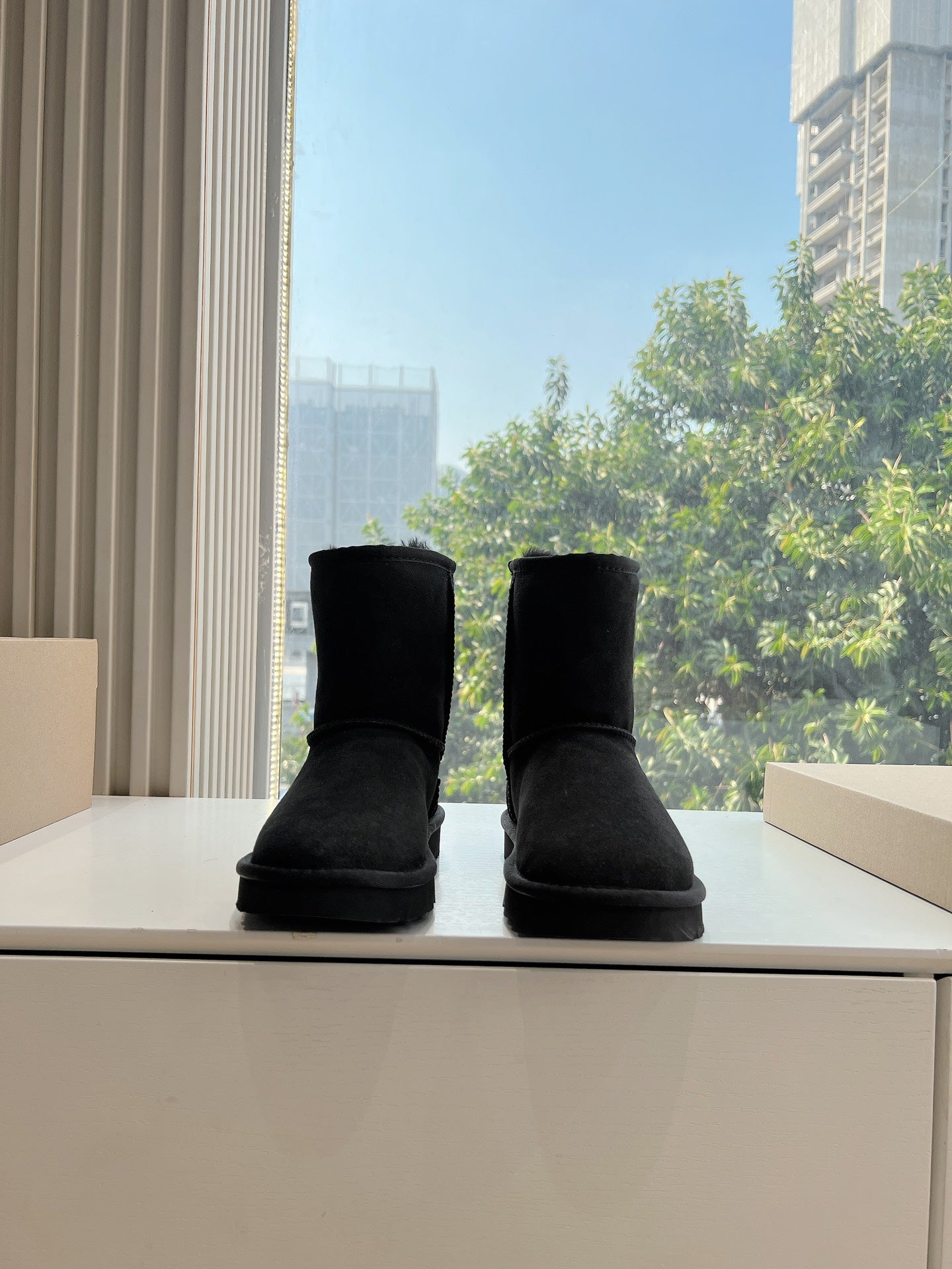UGG