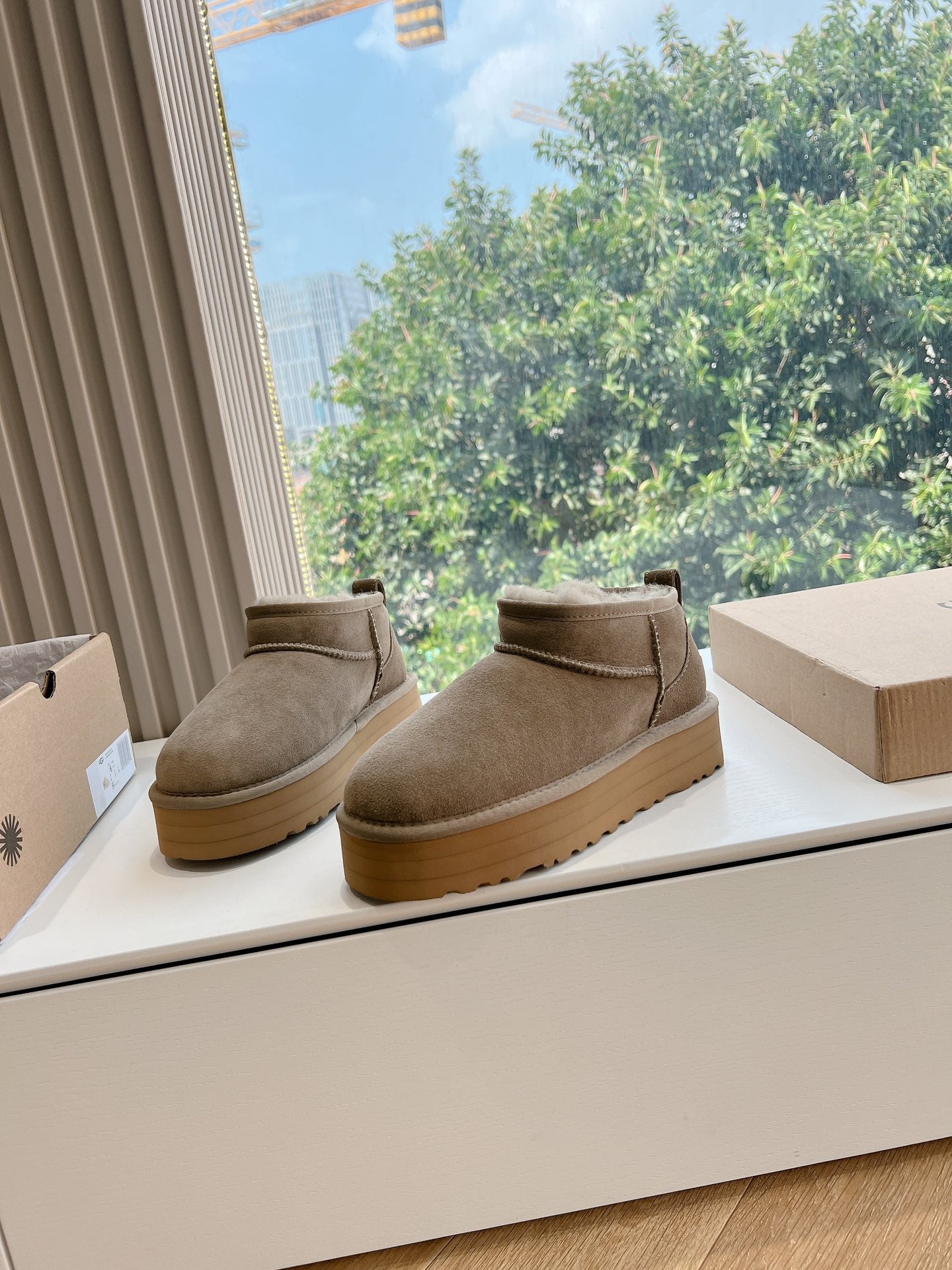 UGG