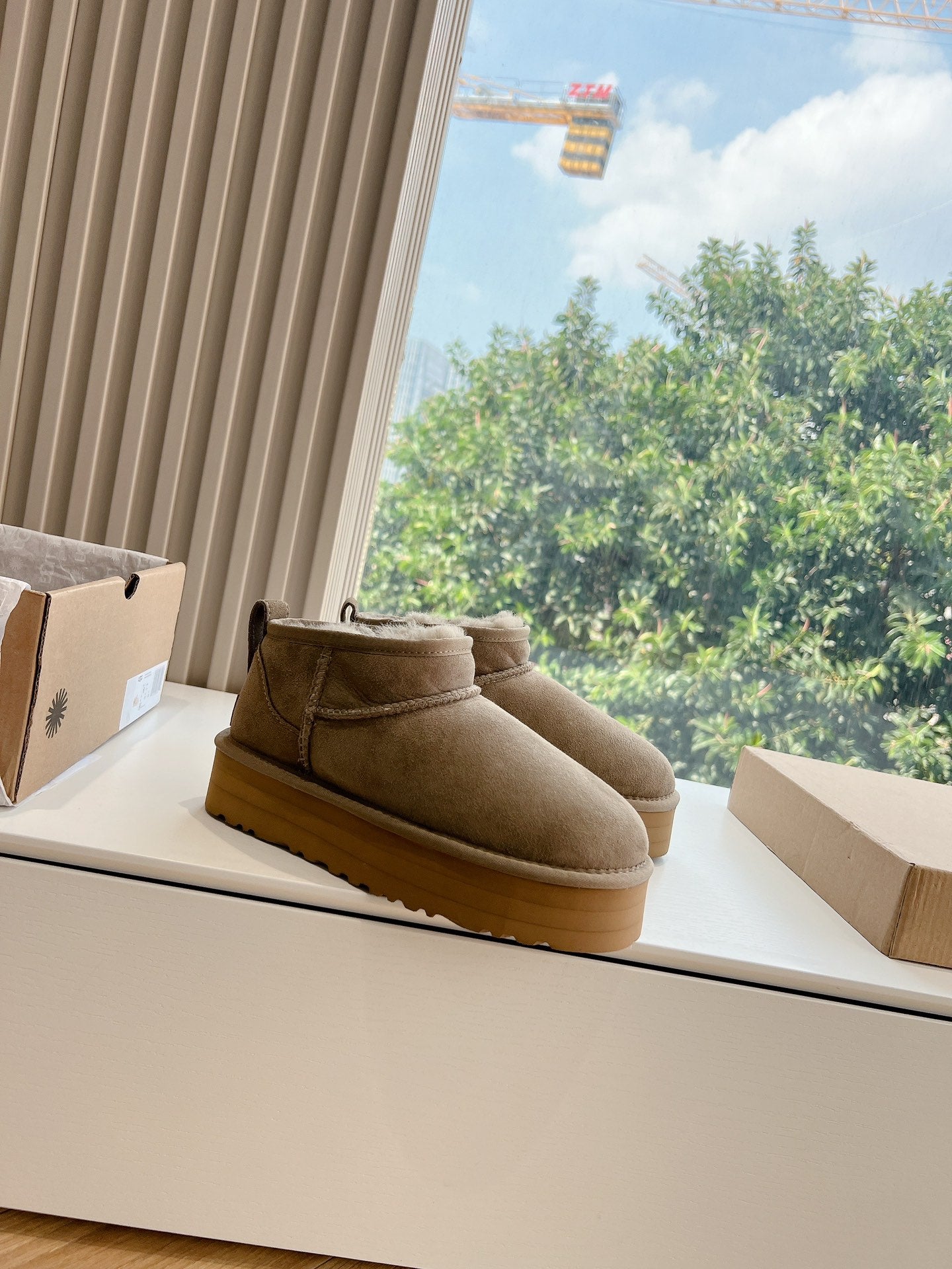 UGG