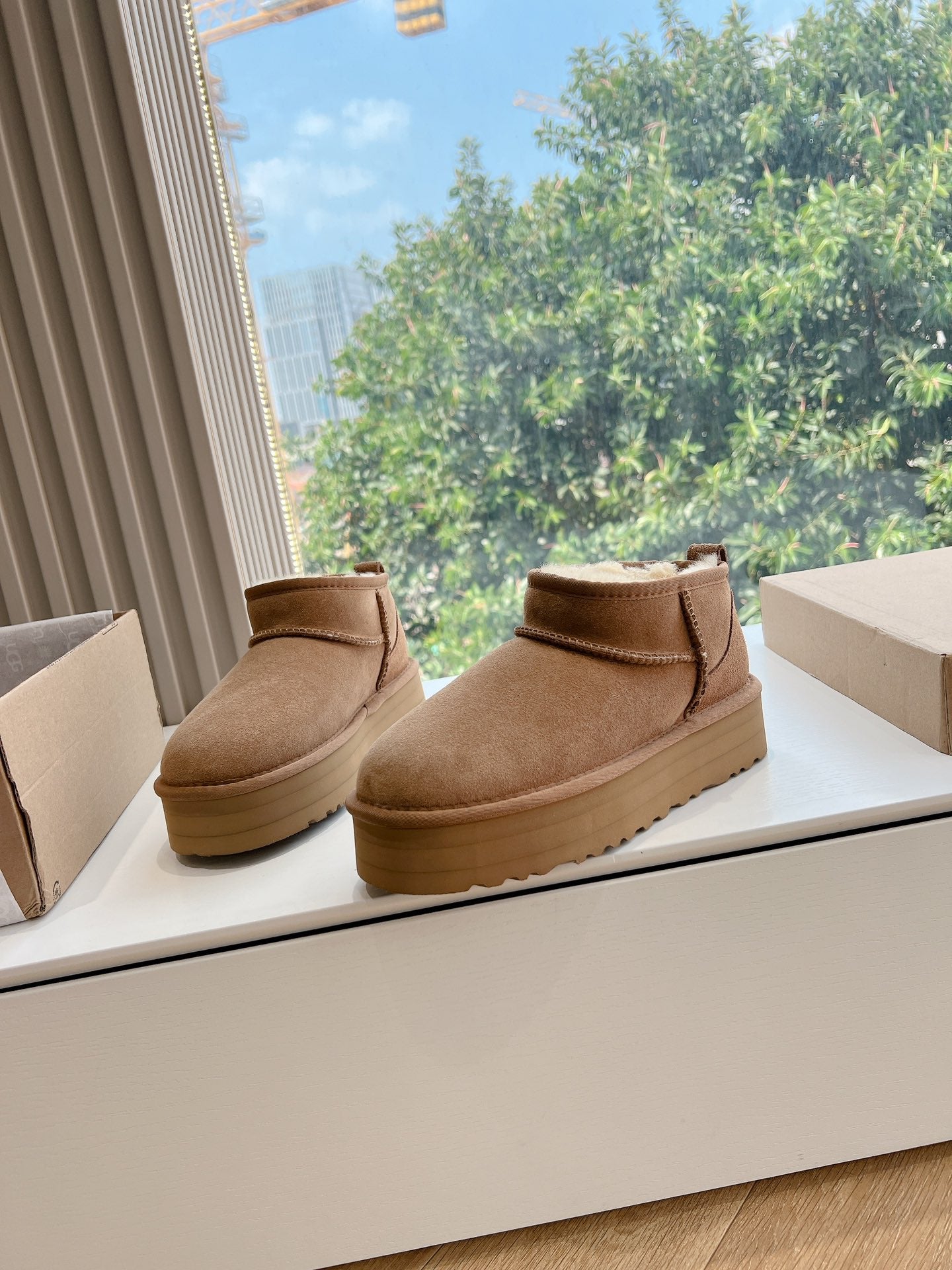 UGG