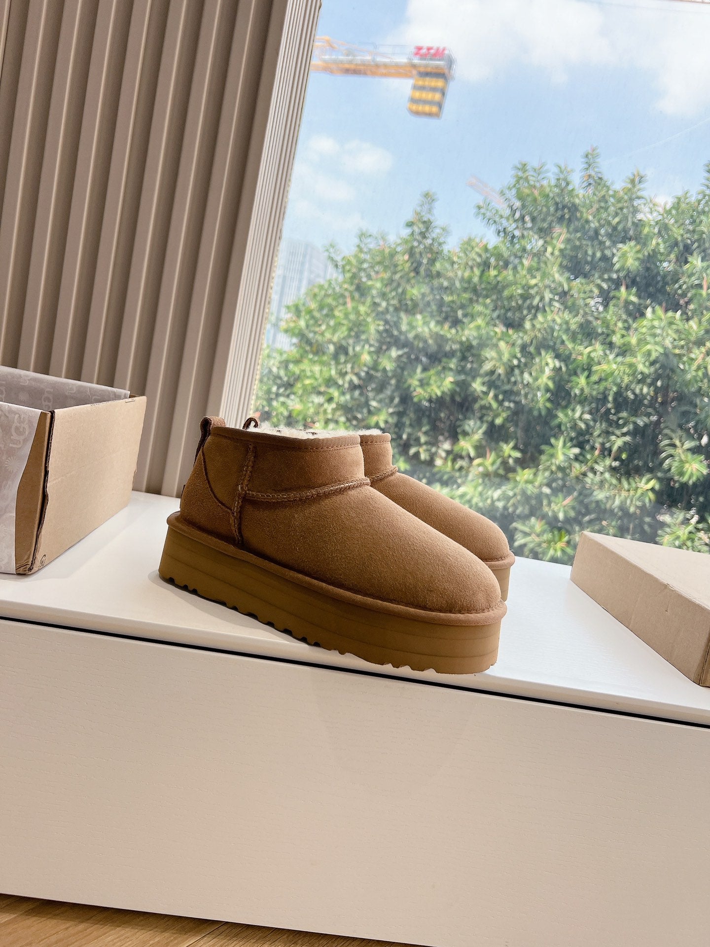 UGG
