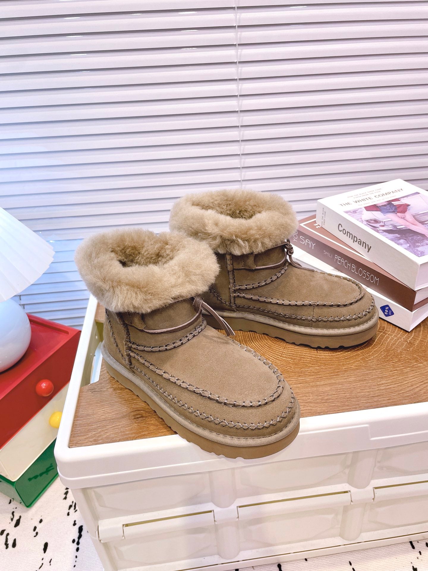 UGG