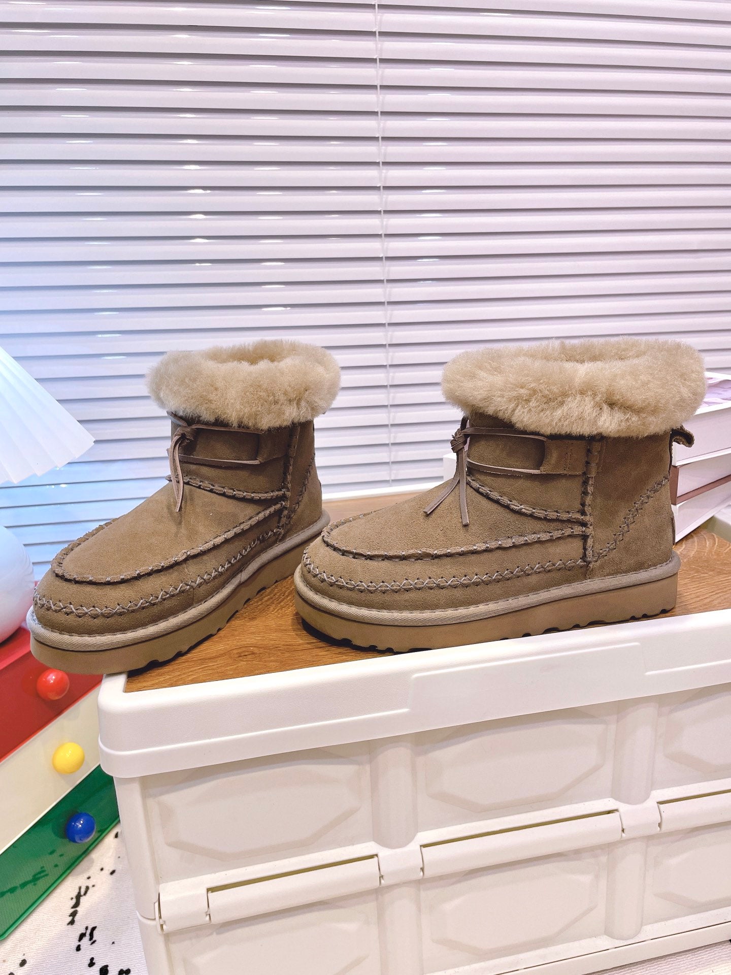 UGG