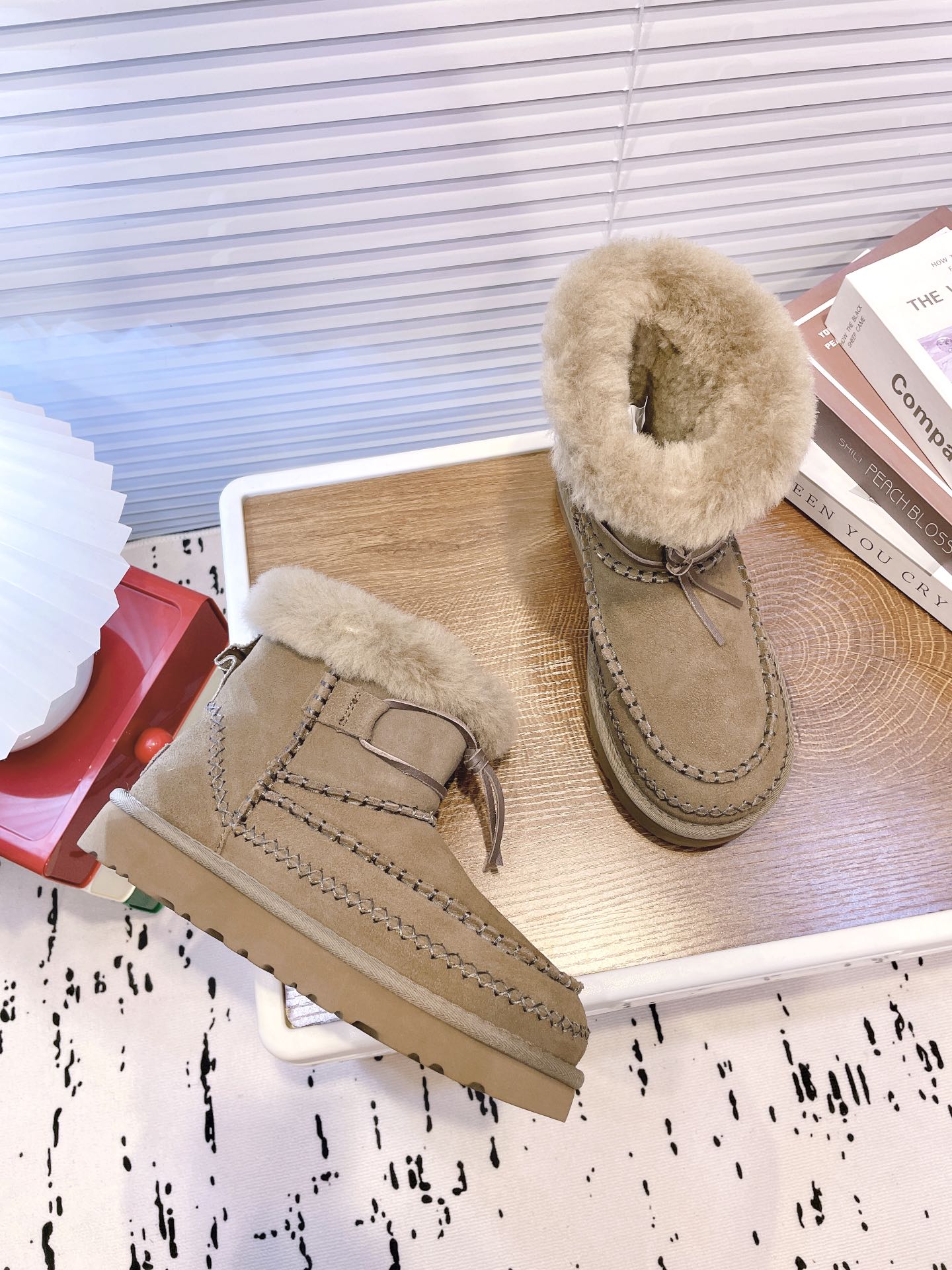 UGG