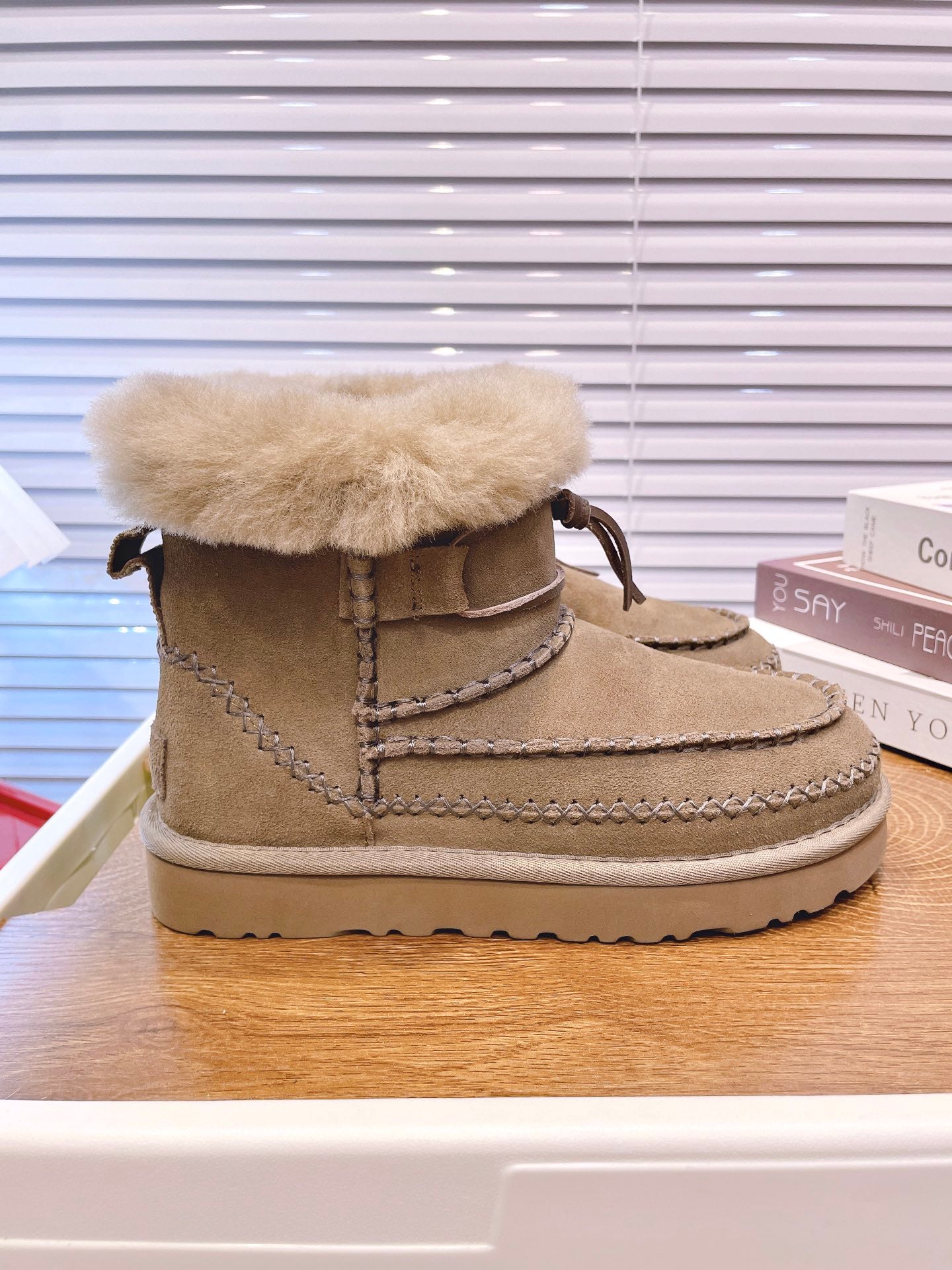 UGG