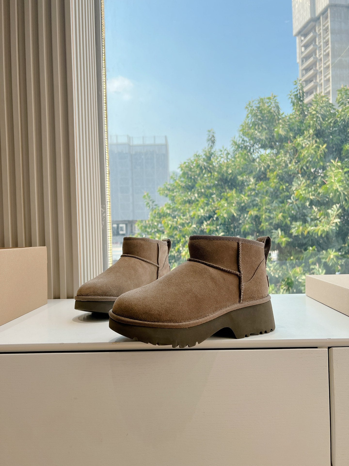 UGG
